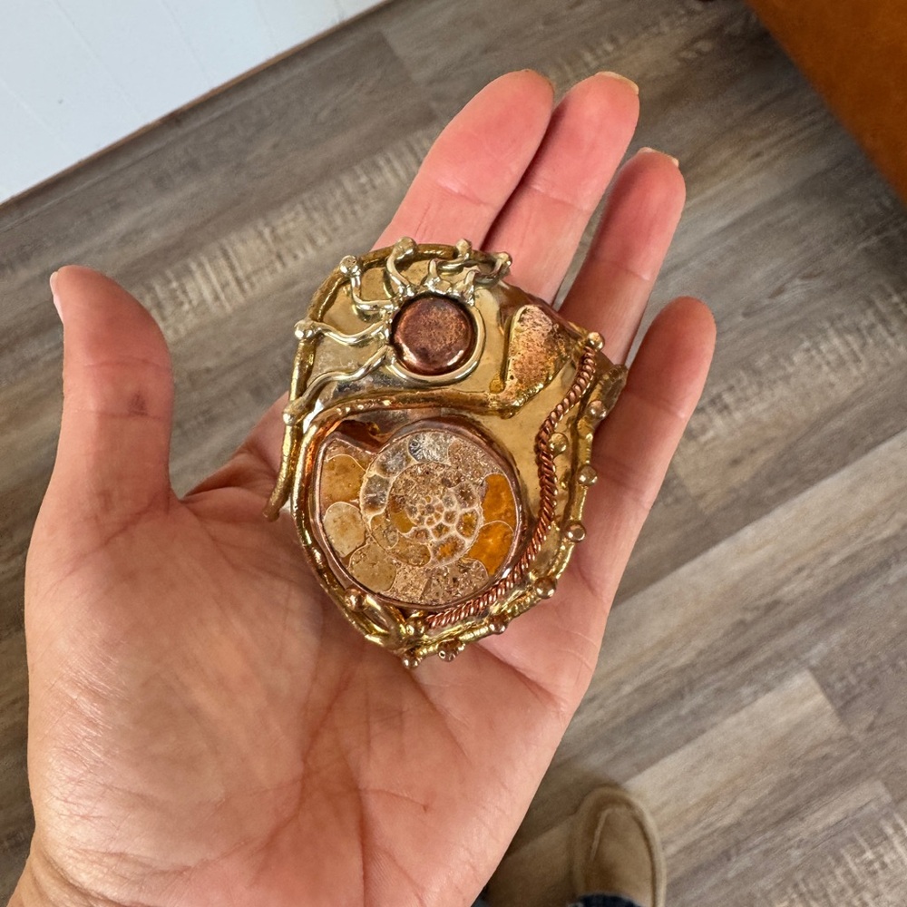 AMMONITE FOSSIL CUFF Bracelet Brass and copper sun accents adjustable bracelet - Picture 4 of 9
